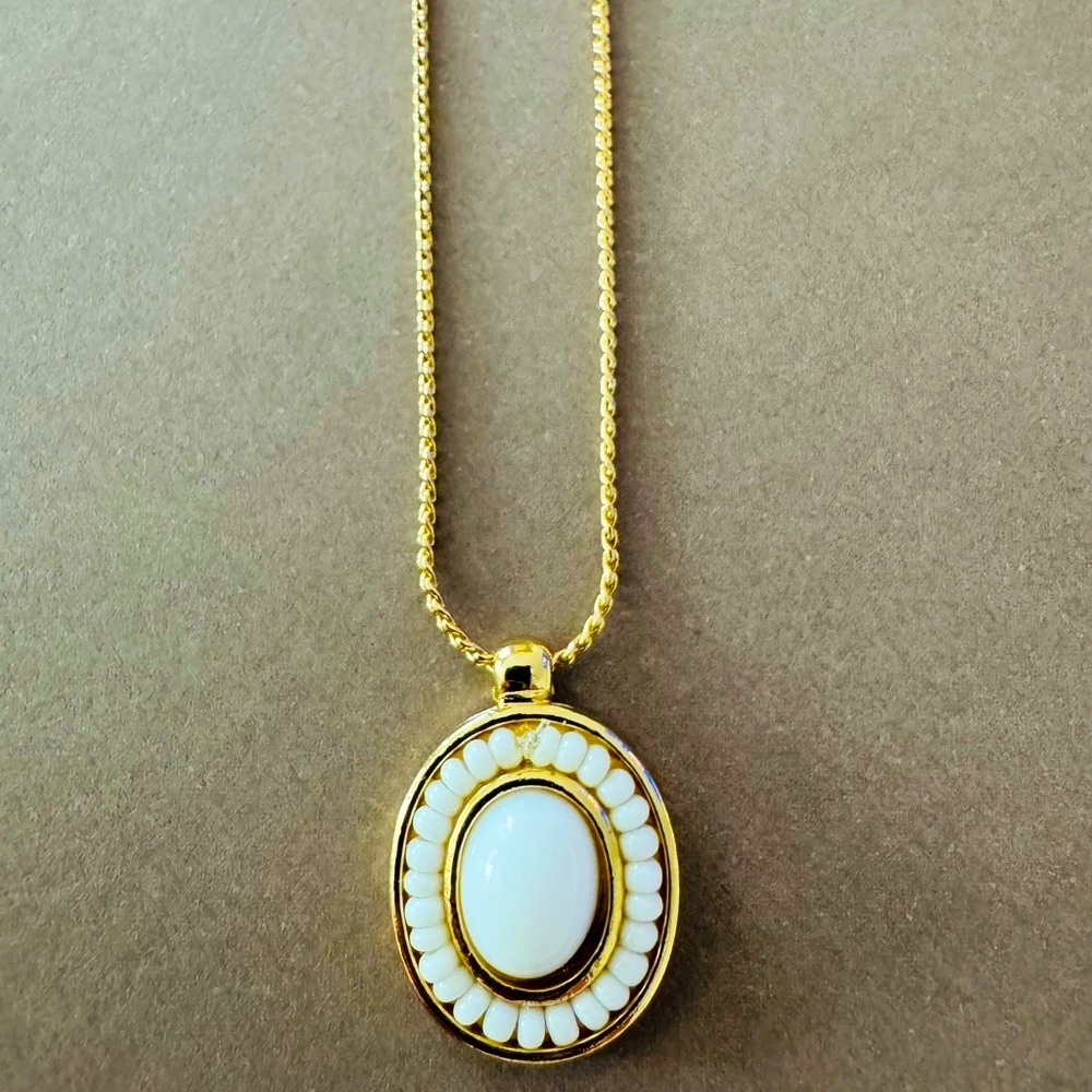Liz Claiborne Pendant Necklace